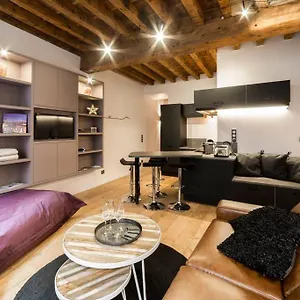 Beau Bijou Au Coeur Du Vieux Ail , Lyon France